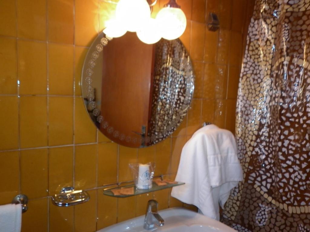 Fonda Cerdanya Hotell Puigcerdà Rum bild