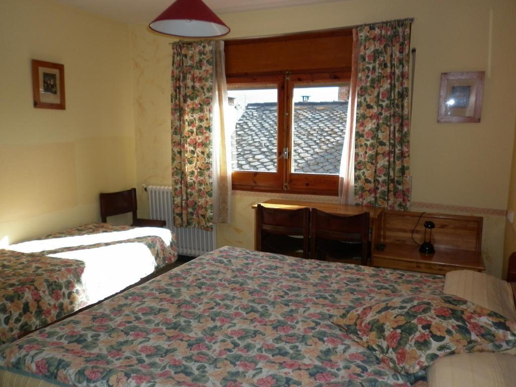Fonda Cerdanya Hotell Puigcerdà Rum bild