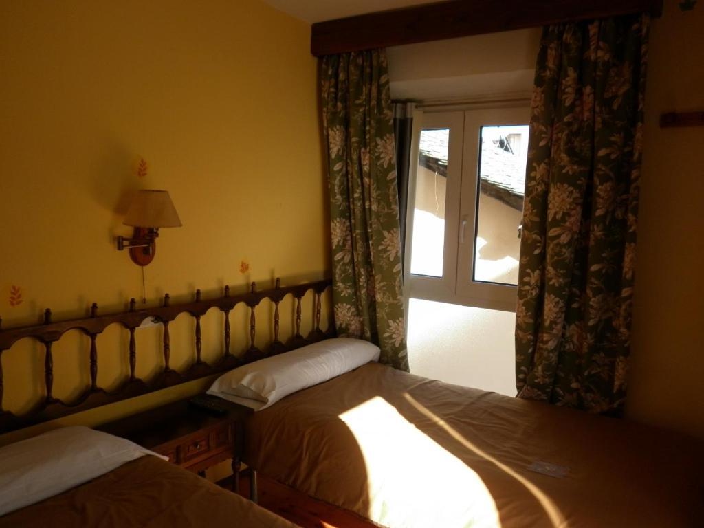 Fonda Cerdanya Hotell Puigcerdà Rum bild