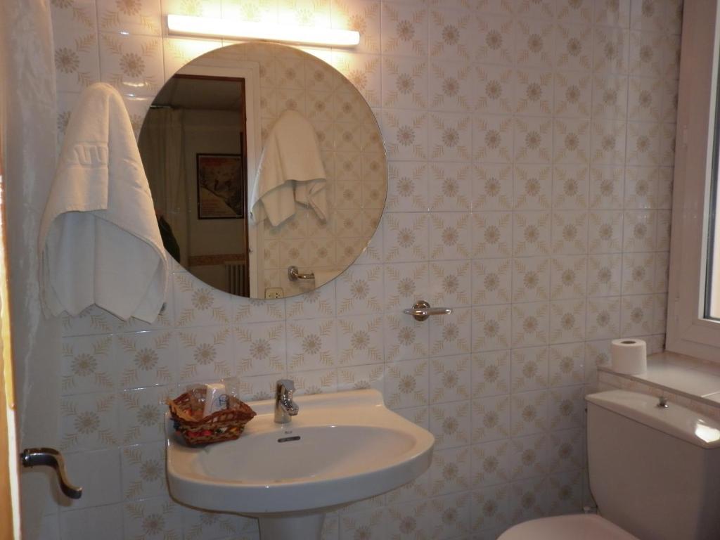 Fonda Cerdanya Hotell Puigcerdà Rum bild